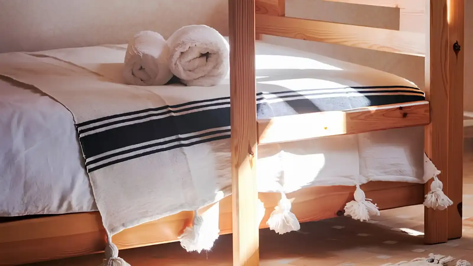 Privat- oder Mehrbettzimmer im Zentrum von Mirleft — Standardausstattung gemäß Aufenthaltsvertrag §3.